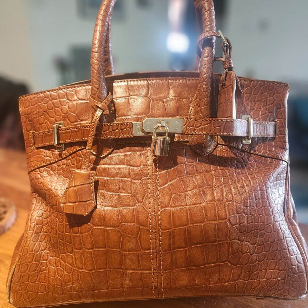 Luxurious Tan Crocodile-Embossed Satchel